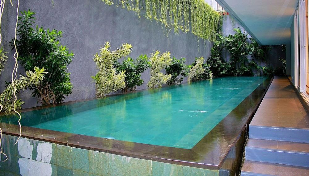 Zen Rooms Patra Kuningan Syariah Jakarta Exteriör bild